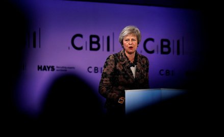 Theresa May o sześć głosów od procedury wotum nieufności