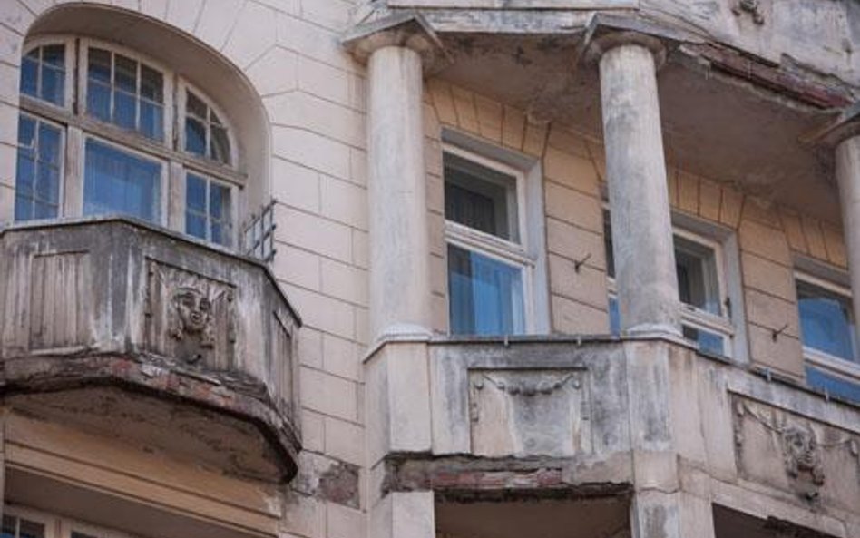 Kłócą się, a kamienica popada w ruinę