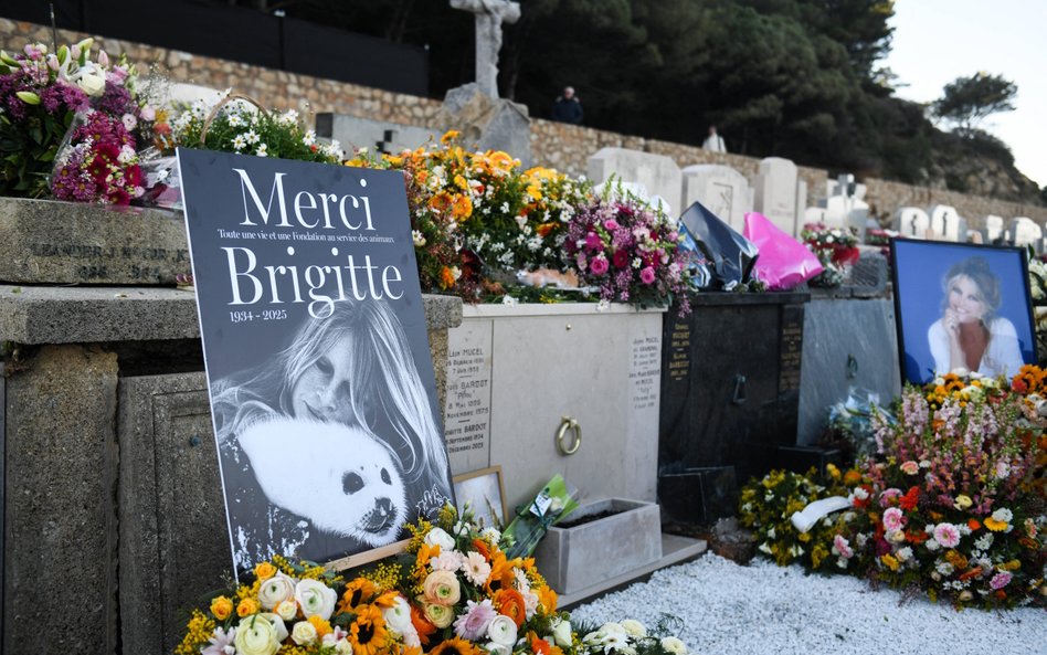Brigitte Bardot została pochowana obok swoich rodziców i dziadków.