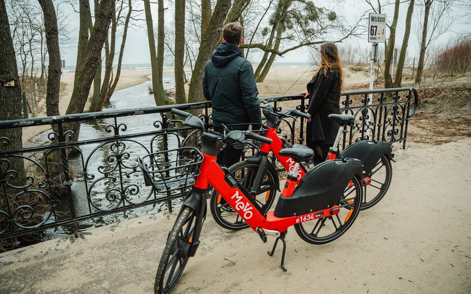 Aż 71 proc. podróży rowerami elektrycznymi zastępuje podróże samochodem