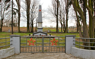 Pomnik ku czci żołnierzy radzieckich w Chrzowicach, zlikwidowany w marcu 2022