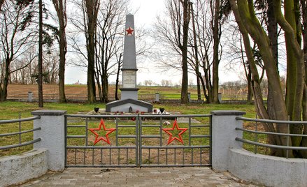 Pomnik ku czci żołnierzy radzieckich w Chrzowicach, zlikwidowany w marcu 2022