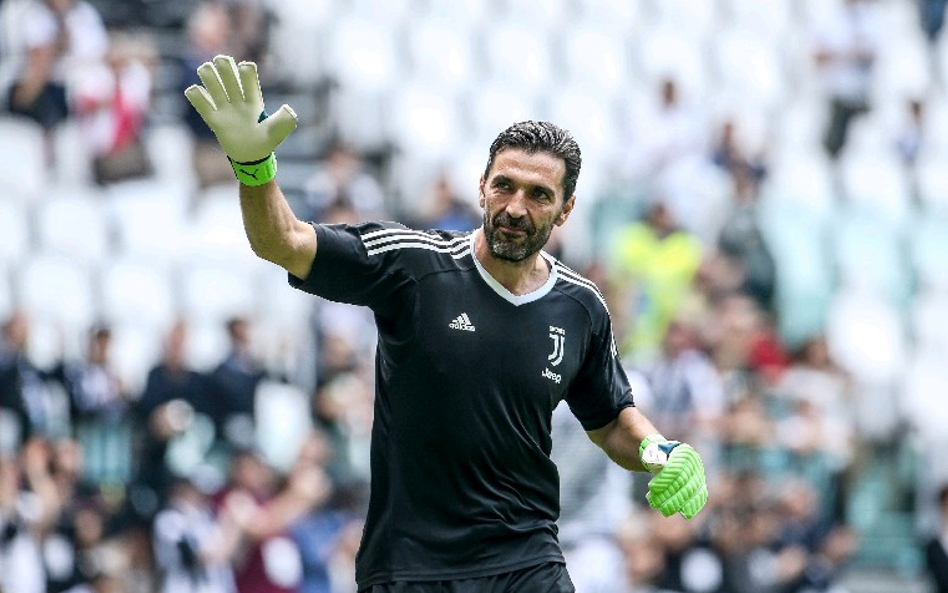 Gianluigi Buffon większość kariery spędził w Juventusie. Wygrał z nim wszystko, oprócz Ligi Mistrzów