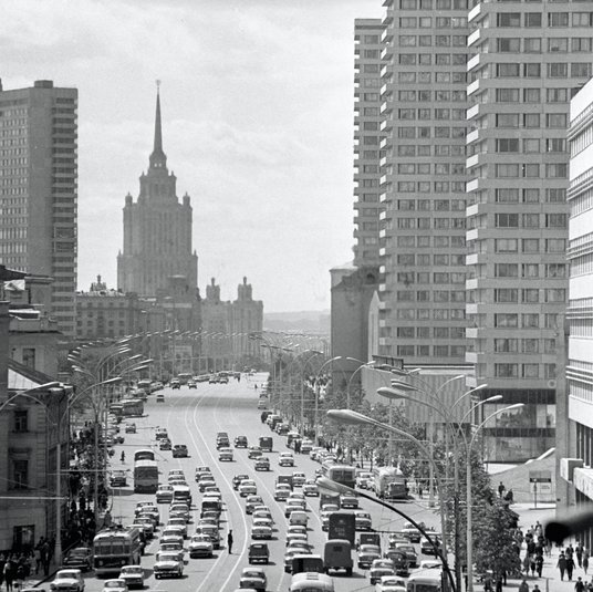 Arbat w Moskwie. 14 listopada 1986 r. w stolicy ZSRS doszło do napaści na konwój przewożący 450 tys.