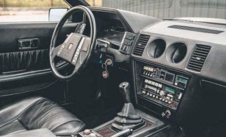 Topowe wyposażenie obejmuje m.in.: multifunkcyjną kierownicę, tempomat i system Body Sonic – głośnik