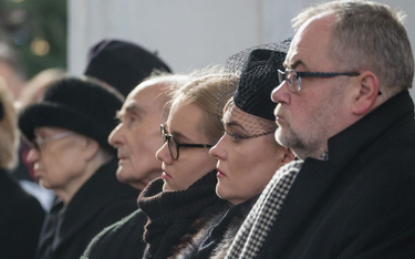 Rodzina Pawła Adamowicza na uroczystościach pogrzebowych zamordowanego prezydenta Gdańska. Pierwszy 