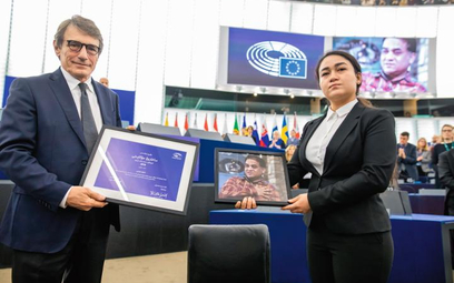 Parlament Europejski: córka Ilhama Tohti, bojownika o prawa Ujgurów w Chinach, odbiera w imieniu ojc