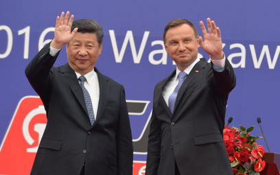 Wizyta prezydenta Chin w Polsce w 2016 roku. Prezydent Andrzej Duda i Xi Jinping, podczas powitania 