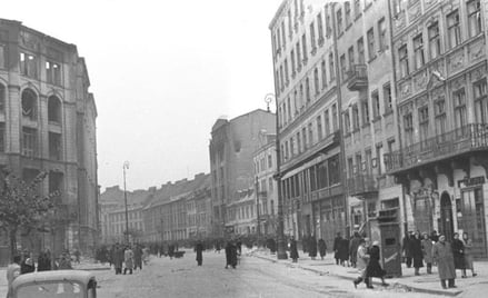 Ulica Długa w Warszawie. 26 marca 1943 r. doszło do odbicia z rąk Gestapo Janka Bytnara „Rudego”