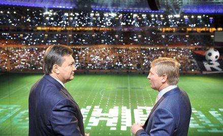 Wiktor Janukowycz i Rinat Achmetow na stadionie w Doniecku w 2009 roku, czyli w czasach, gdy pierwsz