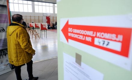 Dwukadencyjność organów wykonawczych gmin, połączona z wydłużeniem kadencji samorządu do 5 lat, zost
