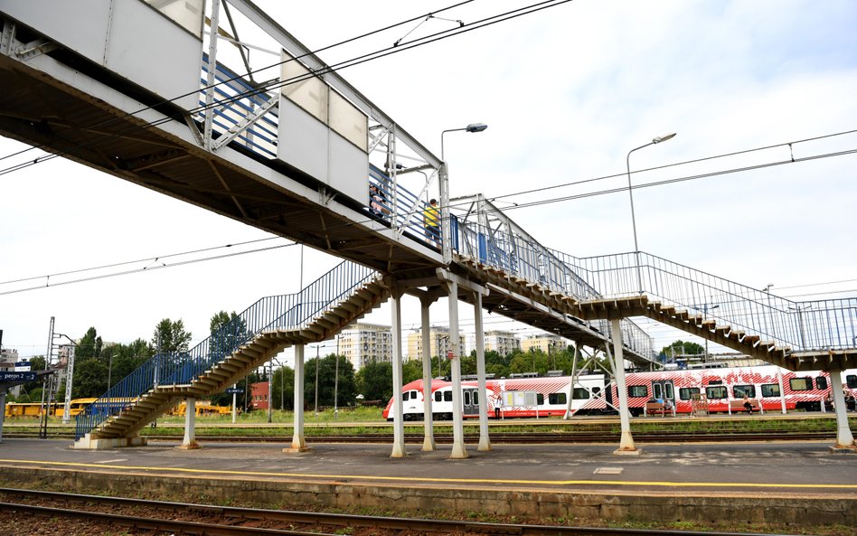 Trudno było znaleźć odpowiedzialnego za stan techniczny kładki