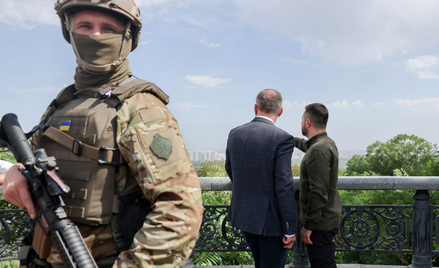 Wołodymyr Zełenski i Andrzej Duda spacerowali po przygotowującym się do Dnia Niepodległości Kijowie