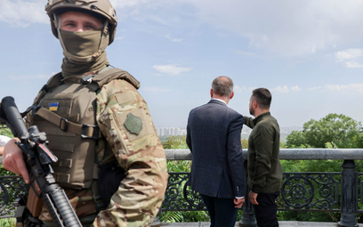 Wołodymyr Zełenski i Andrzej Duda spacerowali po przygotowującym się do Dnia Niepodległości Kijowie
