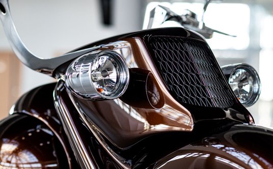 Customowy motocykl inspirowany samochodem Auburn 852. Fot. Paweł Olearka