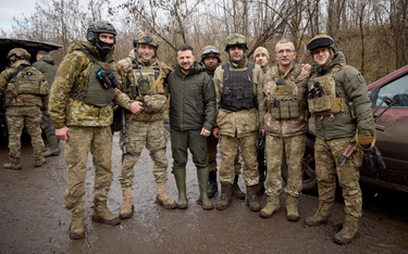Prezydent Wołodymyr Zełenski odwiedził w weekend żołnierzy na froncie w obwodzie zaporoskim afp