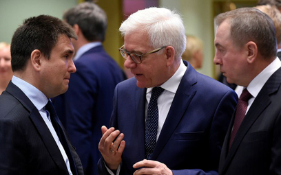 Minister spraw zagranicznych Jacek Czaputowicz (w środku) z szefami dyplomacji Ukrainy i Białorusi