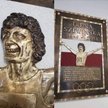Taka płaskorzeźba znajduje się w Szkole Podstawowej nr 2 w Łomiankach, której patronką jest Irena Sz
