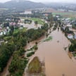 Der Fluss Nysa Kłodzka überschwemmte einen Teil des Dorfes Krosnowice