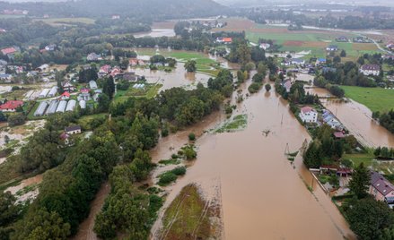 Rzeka Nysa Kłodzka zalała część wsi Krosnowice