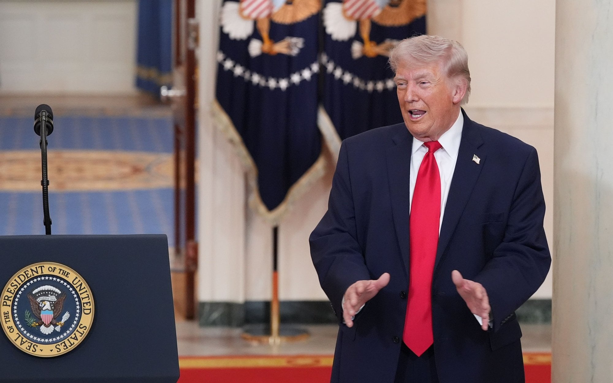 Donald Trump znów sięga po cła. Nakłada je na importowane leki