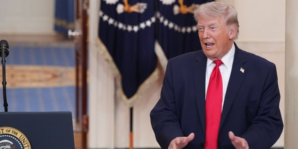 Donald Trump znów sięga po cła. Nakłada je na importowane leki