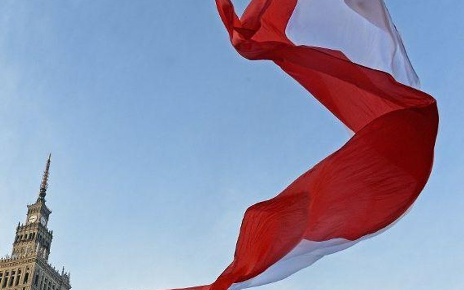 Spór o drzewce od narodowej flagi