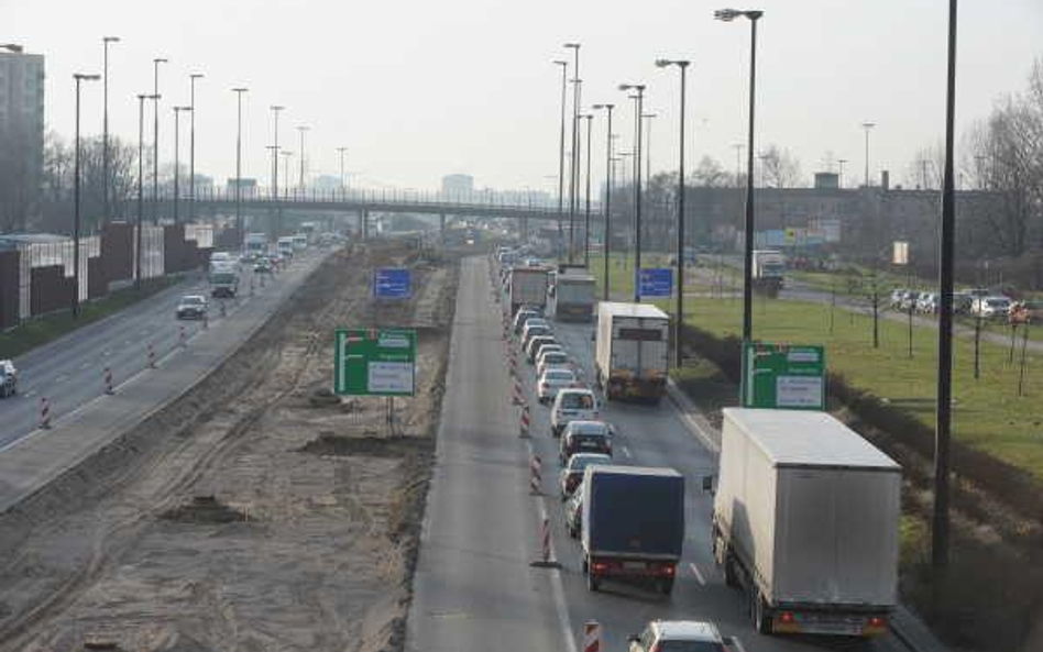 Sprawdzić opłatę i przedziurkować kartę