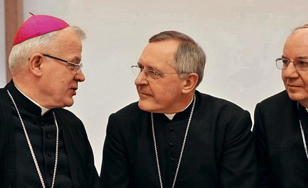Tegoroczne rekolekcje dla biskupów poprowadzi bp Edward Dajczak (w środku). Obok ordynariusza koszal