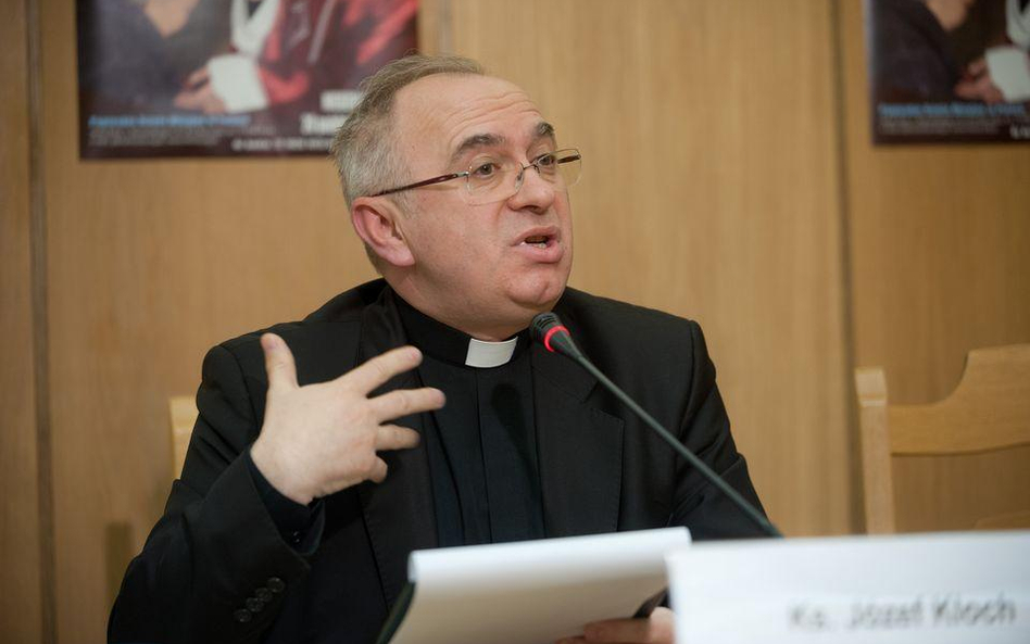 Kandydaci bez poparcia Episkopatu. "Głos Rydzyka to opinia dyrektora jednego z mediów"