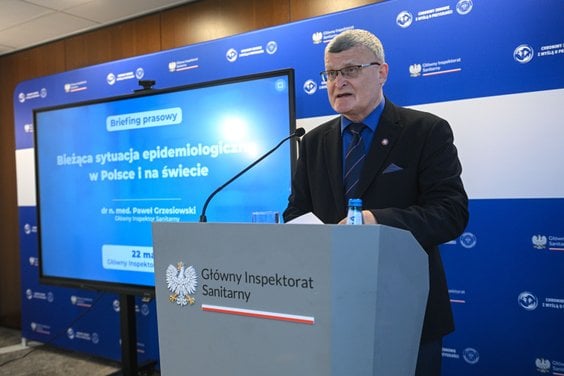 Główny inspektor sanitarny Paweł Grzesiowski podczas konferencji na temat bieżącej sytuacji epidemio