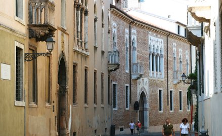 Włosi ograniczają wynajmowanie mieszkań turystom. "Mamy teraz Dziki Zachód"