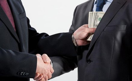Polskie firmy same się muszą bronić przed korupcją