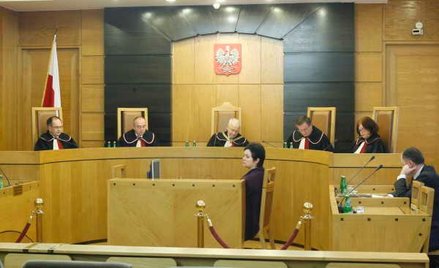 Trybunał Konstytucyjny swoje, sędziowie swoje
