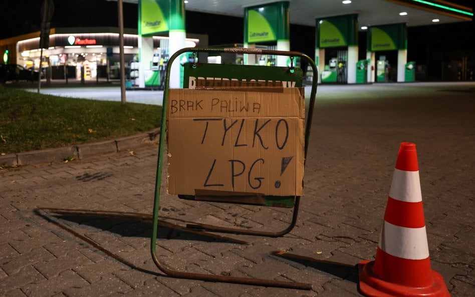 Na niektórych stacjach benzynowych w ostatnim dniu obowiązywania programu CPN zaczęło brakować paliw