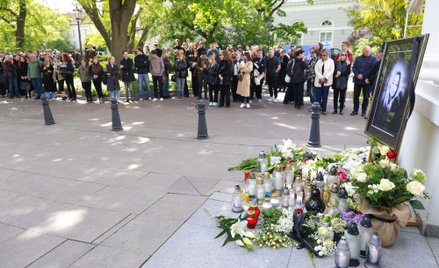 Upamiętnienie ofiary morderstwa na UW, portierki zabitej dzień wcześniej przez studenta prawa. Dzied