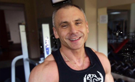 Ksiądz-kulturysta prosi o wybaczenie