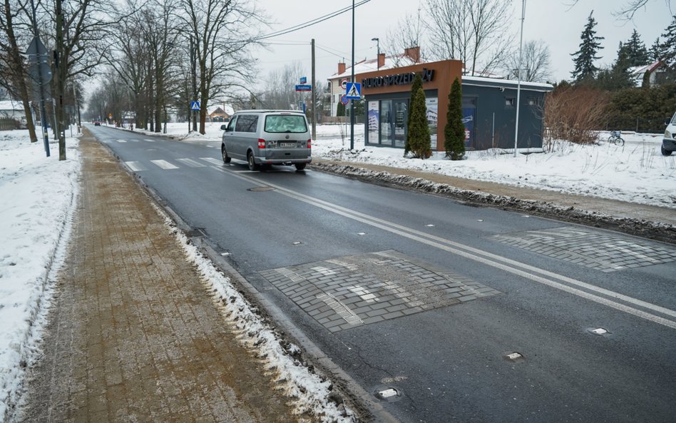 Ulica Mehoffera przecina niemal całą Białołękę ze wschodu na zachód.