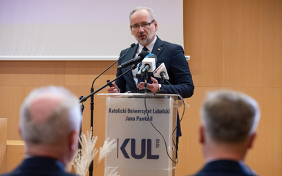 Minister zdrowia Adam Niedzielski podczas uroczystej inauguracji roku akademickiego Wydziału Medyczn
