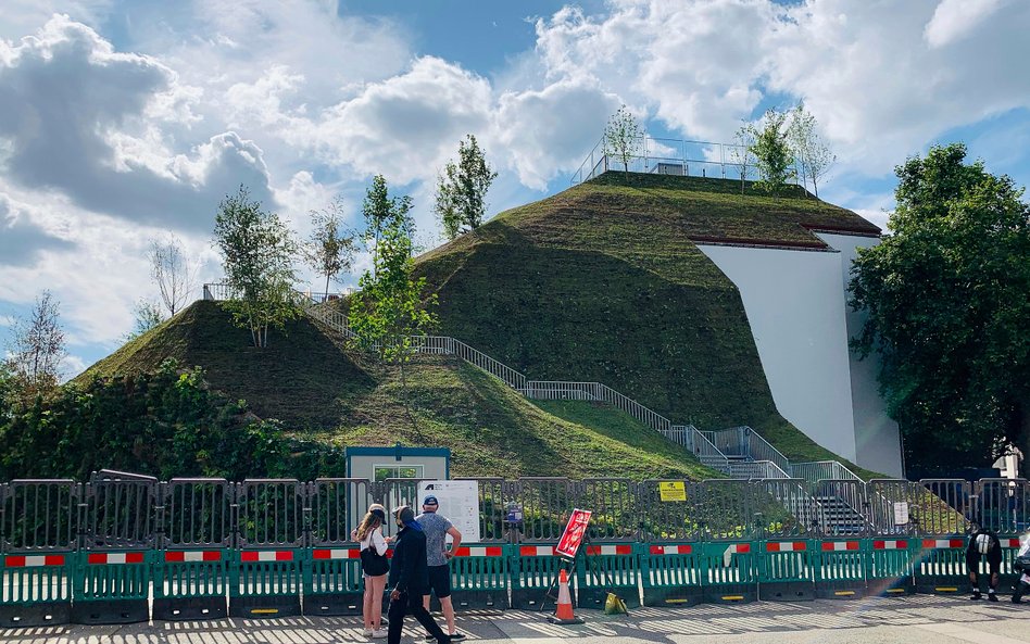 Sztuczna góra Marble Arch Mound miała być punktem widokowym bogato porośniętym zielenią. Efekt końco