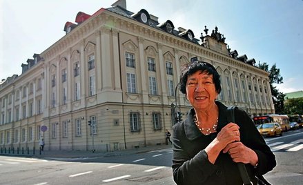 Joanna Beller nie kryła wzruszenia. Odzyskała pałac, w którym mieszkała jako dziecko
