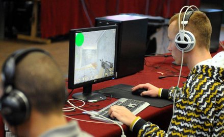 Młodzi uwikłani w sieć