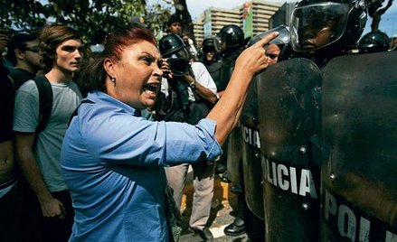 Protesty w obronie stacji telewizyjnej ogarnęły już cały kraj. Na zdjęciu manifestacja w Caracas