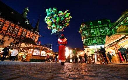 Bożonarodzeniowy kiermasz w Wernigerode na wschodzie Niemiec
