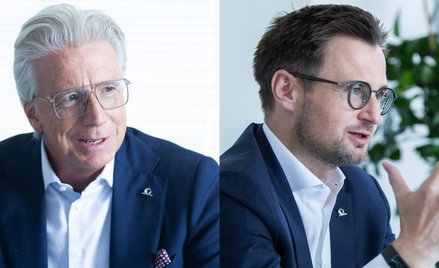 Wolfgang Kindl (L), członek zarządu Grupy Uniqa, i Marcin Nedwidek (P), prezes Uniqa w Polsce
