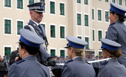 Promocja na pierwszy stopień oficerski w ramach inauguracji roku akademickiego w Wyższej Szkole Poli