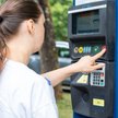 Nie można karać za brak karty parkingowej za szybą auta