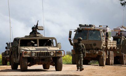 Izraelscy żołnierze na granicy z Libanem