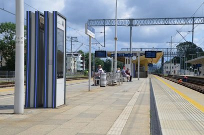 Na 51 stacjach i przystankach pojawi się ponad 430 elektronicznych wyświetlaczy