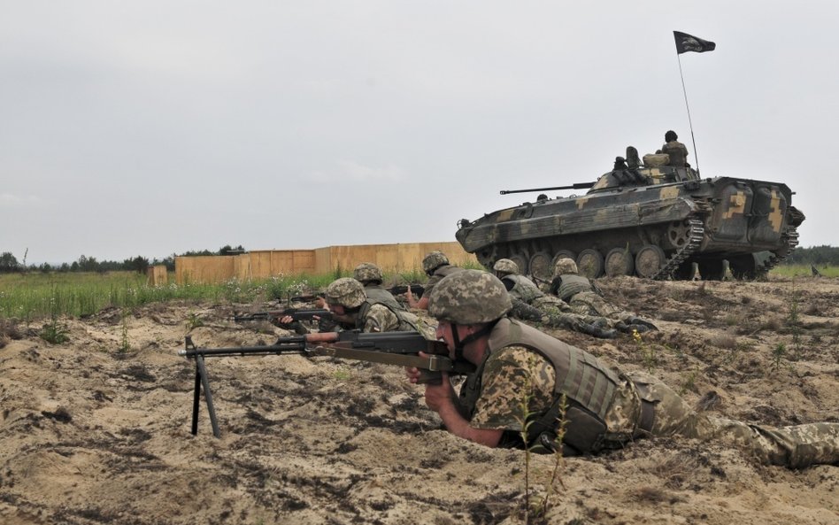 Leciwe BMP-1 i BMP-2 (na zdjęciu), pamiętające czasy Układu Warszawskiego, nadal stanowią podstawowy